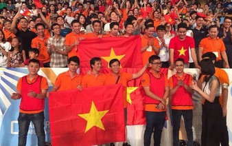 ​Vietnamese students crowned champions at Robocon 2017