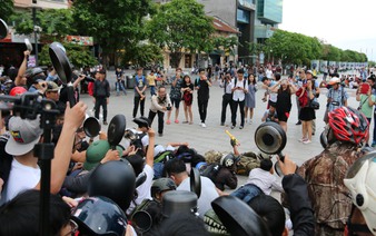 Ho Chi Minh City youths raise frying pans in PlayerUnknown's Battleground simulation