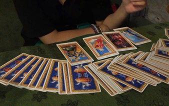 Vietnamese youths seek guidance through Tarot cards