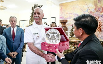 U.S. Pacific Fleet Commander visits Battle of Bach Dang site in Vietnam