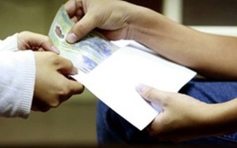 Environmental officer caught taking bribes in southern Vietnam