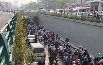 Da Nang underpass, built to welcome 2017 APEC week, inundated with unknown cause