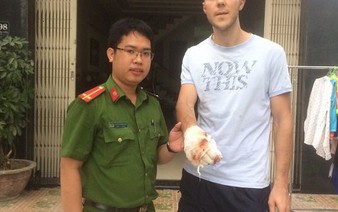 ​Foreigners lauded for saving children trapped in burning motel in Da Nang