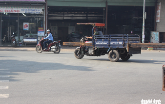 Three taxi drivers arrested for beating man after crash in Hanoi