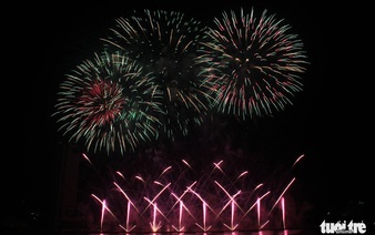 French, US teams light up sky at Da Nang fireworks festival