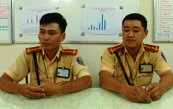 Vietnamese policemen praised for taking sick baby to hospital amid heavy traffic