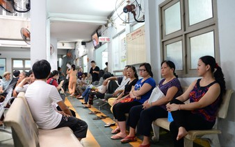 Vietnamese patients neglect health insurance due to long waiting time