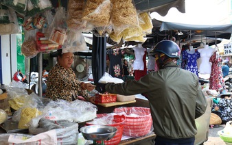 Shutdown of decades-old makeshift market affects 350 traders in downtown Ho Chi Minh City