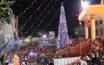 Ho Chi Minh City brightens with colorful Christmas decorations