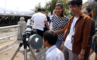 Ho Chi Minh City residents flock to see year’s last solar eclipse