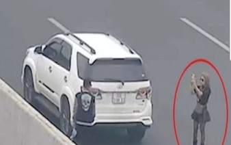 Vietnamese woman fined for stopping car on expressway to take photo