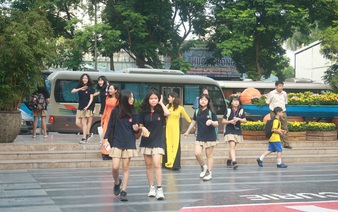 Hanoi’s 40,000 non-public school staff suffer pay cut due to COVID-19