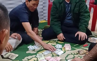 Vietnamese commune chairman suspended for gambling amid COVID-19 social distancing
