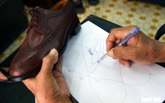 Saigon octogenarian retains love for shoemaking over seven decades
