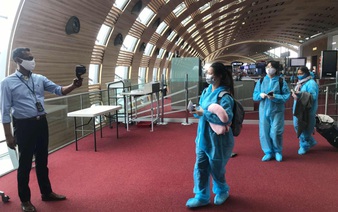 Over 340 Vietnamese return home from France, Netherlands