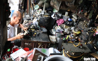 The keeper of vintage sounds in Saigon