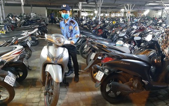 Jacks of all trades: Odd-jobbers wiggle way through pandemic in Saigon