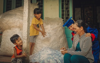 Yearbook photos celebrate poor Vietnameses parents’ devotion to their children’s education