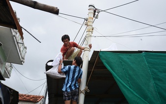 Vietnam evacuates residents to avoid Storm Etau damage