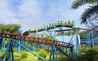 1 kid dies, 2 others injured as roller coaster derails in Vietnam: source
