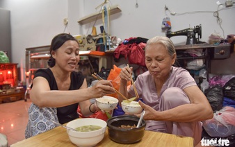 Mother, daughter-in-law offer free classes to disadvantaged children in Vietnam