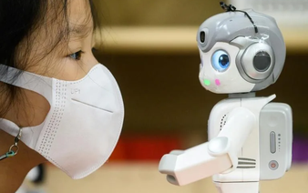 Seoul trials pint-sized robots in nursery schools