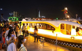 Ho Chi Minh City night water bus tickets sell like hot cakes on debut day
