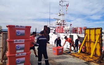 Food running out, Philippine typhoon survivors warn