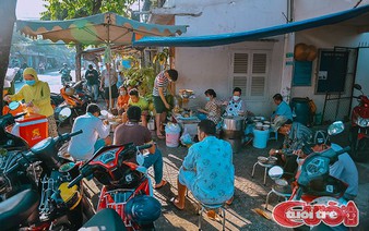 This Saigon food stall sells porridge for less than ten US cents