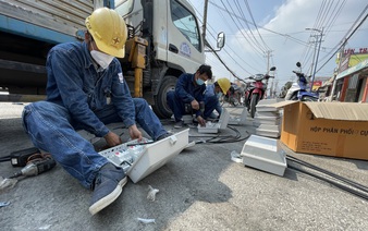 Ho Chi Minh City to uproot 600 power poles left in the middle of interprovincial street