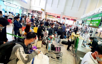 Vietnam stops checking COVID-19 testing, vaccination papers at airports