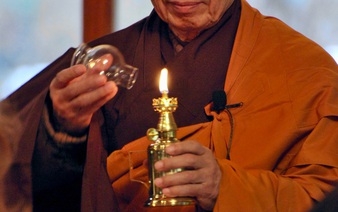 Vietnamese Zen master Thich Nhat Hanh passes away