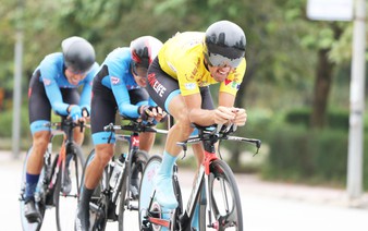 Vietnamese cycling tourney’s French champion bids farewell to southern team after five years