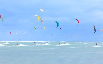 Kite boarders gravitate to south-central Vietnam