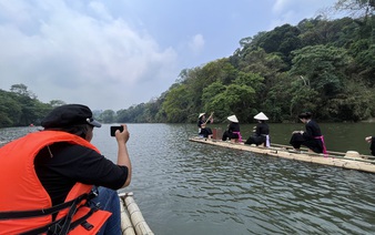 Vietnam’s Tuyen Quang includes traditional 'then' singing in lake tour
