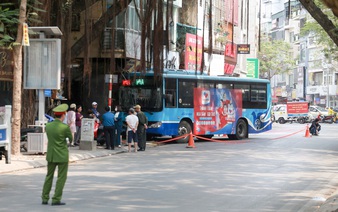 At least two hospitalized after bus crashes into Hanoi eatery