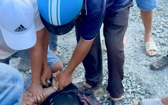 2 robbery suspects arrested with 7 tear gas canisters in Vietnam’s Mekong Delta