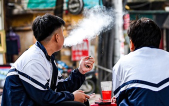 E-cigarette use rises among Vietnamese teenagers, WHO representative wants a ban