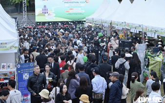 Stalls refilled with materials to serve rising number of visitors at Vietnam Phở Festival 2024 in Seoul