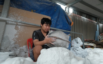 Vietnamese craft village enters busy season making piggy banks for Tet