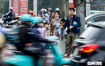 Hanoi’s southern gateways see traffic surge as people return home for Tet
