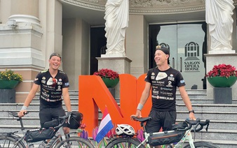 2 Dutch men cycle 343 days to Vietnam
