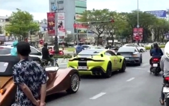 Da Nang traffic police fine supercar, sport bike owners over $6,500 for running red light