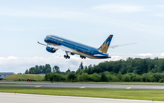 Vietnam Airlines posts record profit in 2024