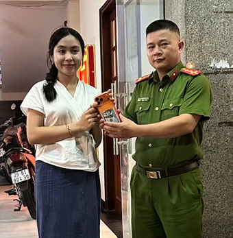 Cô gái Lào Maysaa được công an Hà Nội giúp tìm lại iPhone 17 Pro Max bị mất