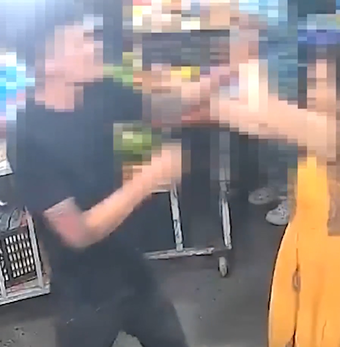 Thanh niên xăm trổ hành hung thai phụ bị bắt tạm giam vì đánh nhau khi tại ngoại