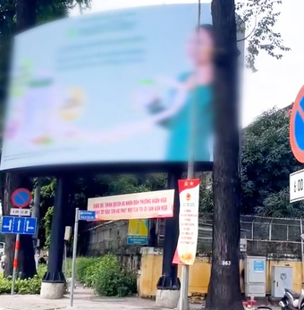 Bảng quảng cáo bủa vây, di tích lịch sử Viện Pasteur TP.HCM 134 năm tuổi 'kêu cứu'