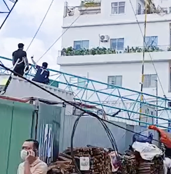 Hiện trường tháp cẩu công trình cao hàng chục mét đổ sập xuống đường ở Đà Nẵng