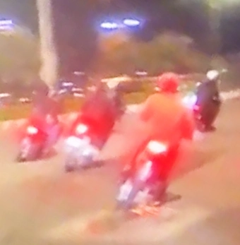 Video cảnh sát 113 nổ súng chỉ thiên truy bắt nhóm 'quái xế' phóng xe gây náo loạn giữa đêm