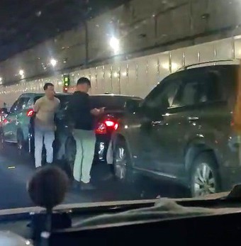 Tông xe liên hoàn trong hầm Thủ Thiêm, ùn tắc kéo dài giờ cao điểm